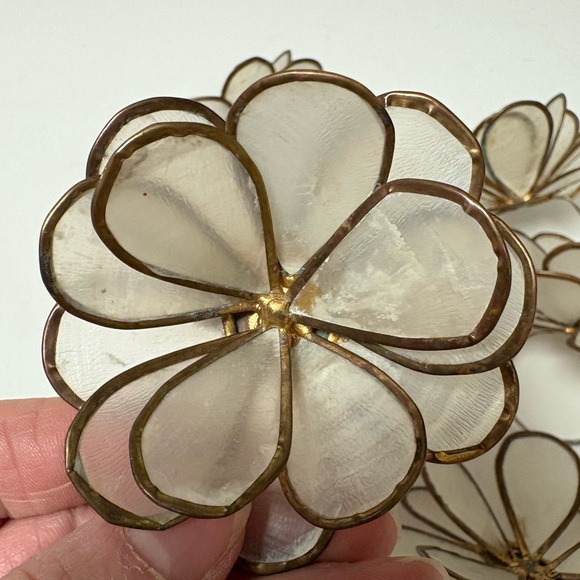 Rare Set of 6 Capiz Shell and Brass Leaded Flower Napkin Rings Vintage 3” EUC - Picture 5 of 5